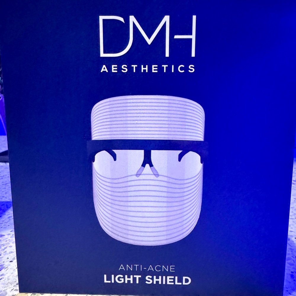 LED Blue light therapy mask by DMH great for anti acne -inflammation New in box